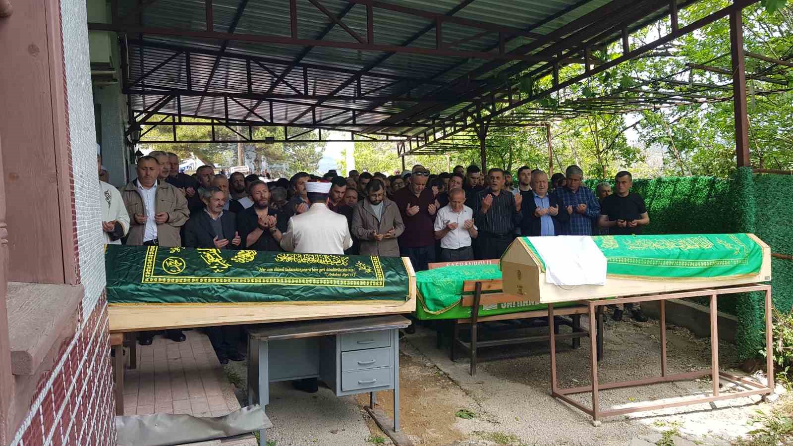 KARABÜK'ÜN EFLANİ İLÇESİNDEKİ TRAFİK KAZASINDA HAYATINI KAYBEDEN ÇİFT, KILINAN CENAZE