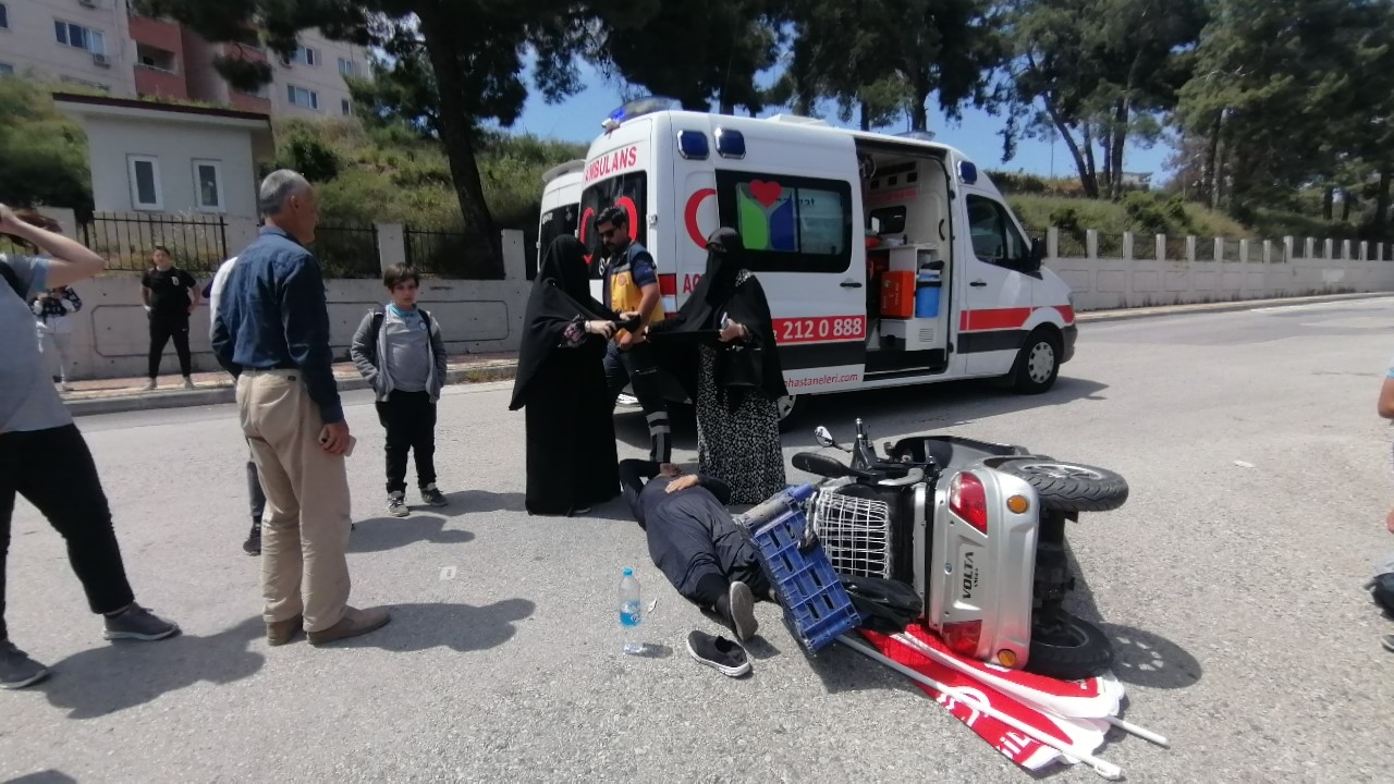 ANTALYA’NIN MANAVGAT İLÇESİNDE MOTOSİKLET İLE ELEKTRİKLİ BİSİKLETİN ÇARPIŞMASI SONUCU MEYDANA