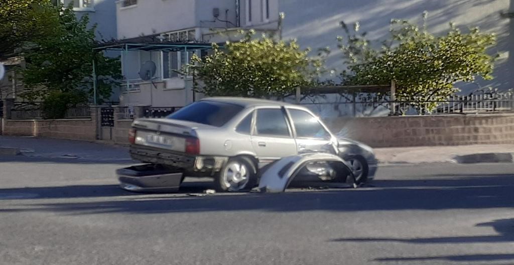NEVŞEHİR’DE MEYDANA GELEN TRAFİK KAZASINDA OTOMOBİLE ÇARPAN ARAÇ SÜRÜCÜSÜ KAZA
