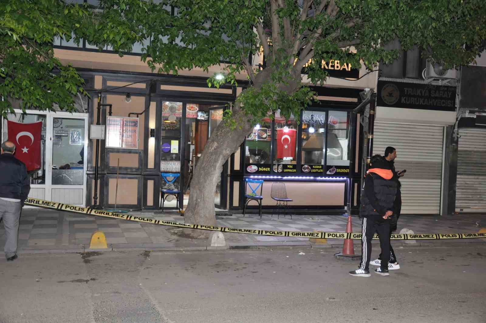 TEKİRDAĞ'DA KEBAPÇIDA YÜKSEK HESAP YÜZÜNDEN ÇIKAN TARTIŞMANIN ARDINDAN KAN DÖKÜLDÜ.