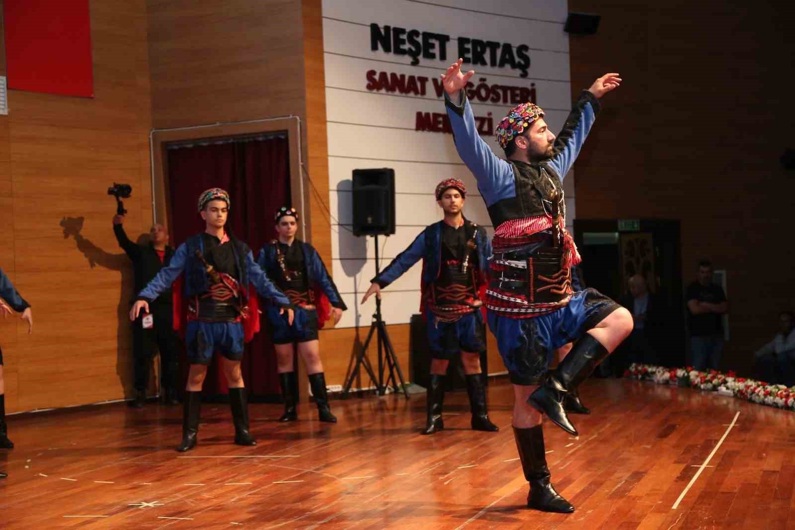 “YEDİ BÖLGE TEK YÜREK” HALK DANSLARI GÖSTERİSİ, ÇEŞİTLİ YAŞ GRUPLARINDAN