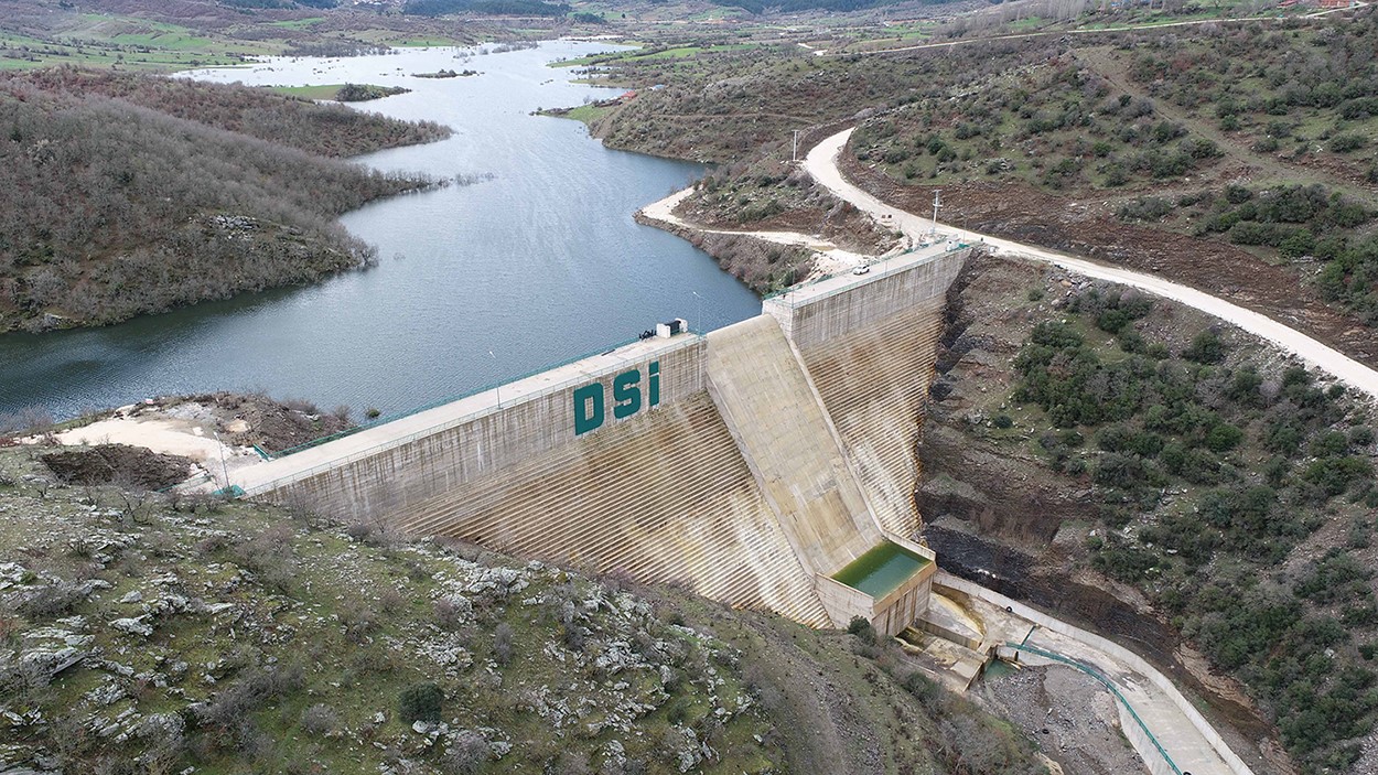 MANİSA'NIN AHMETLİ İLÇESİNDE 24 BİN 40 DEKAR ARAZİYE CAN SUYU