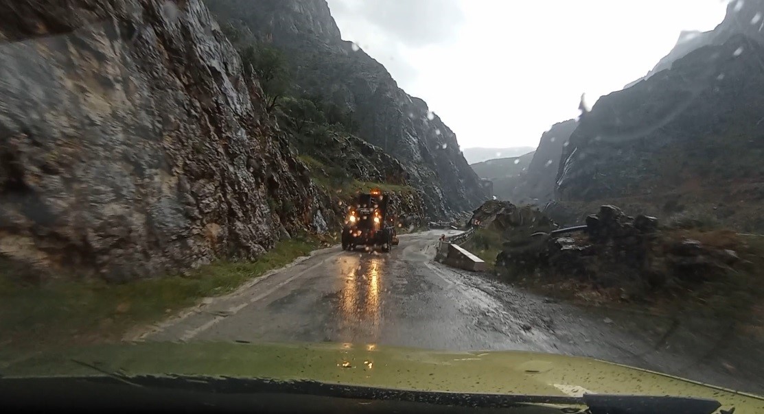 KEMALİYE’DE SAĞANAK VE DOLU YAĞIŞI ETKİLİ OLDU