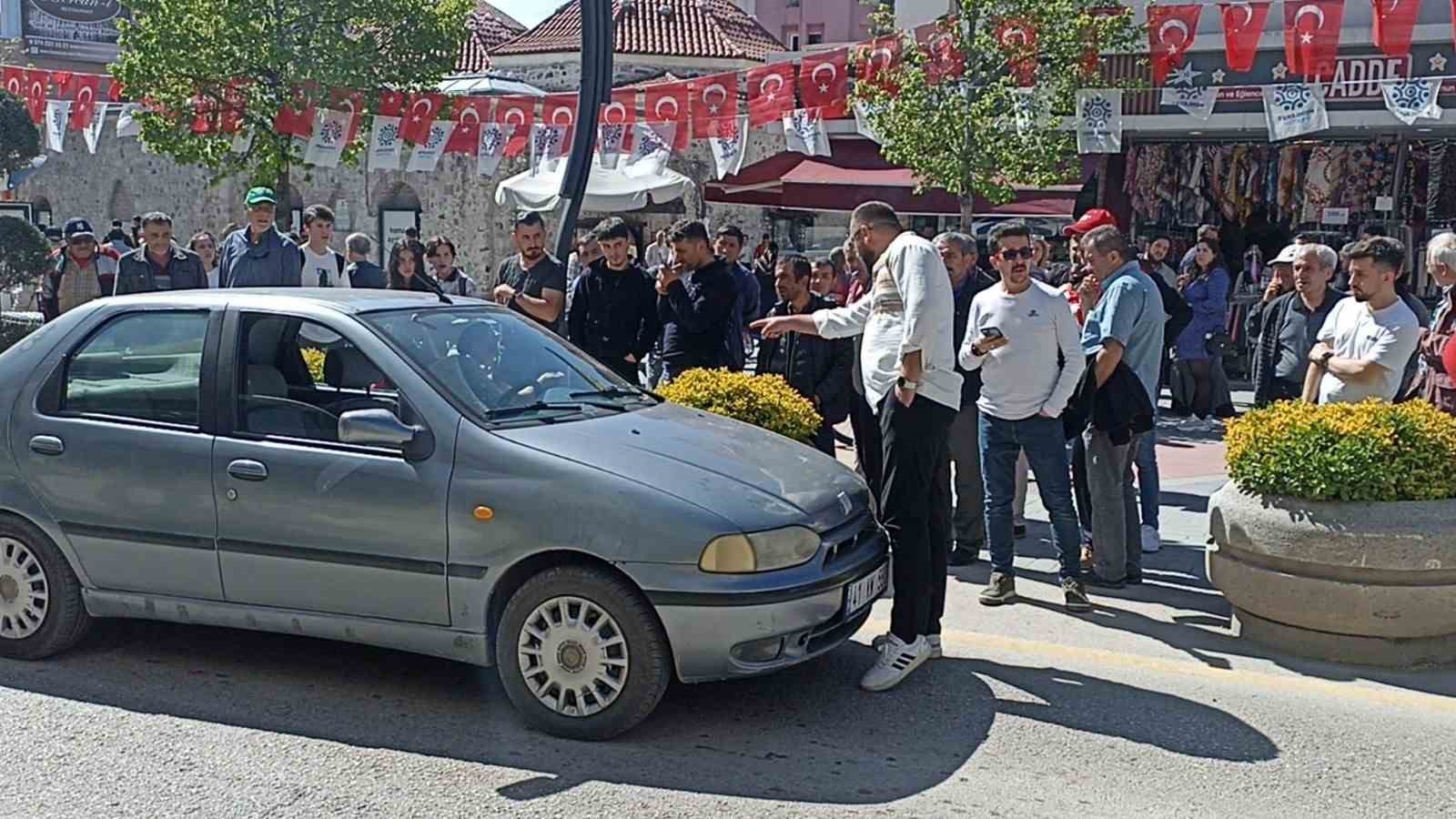 BOLU'DA BİR YAYA KENDİSİNE YOL VERMEDİĞİ GEREKÇESİYLE TARTIŞTIĞI EMEKLİ POLİS