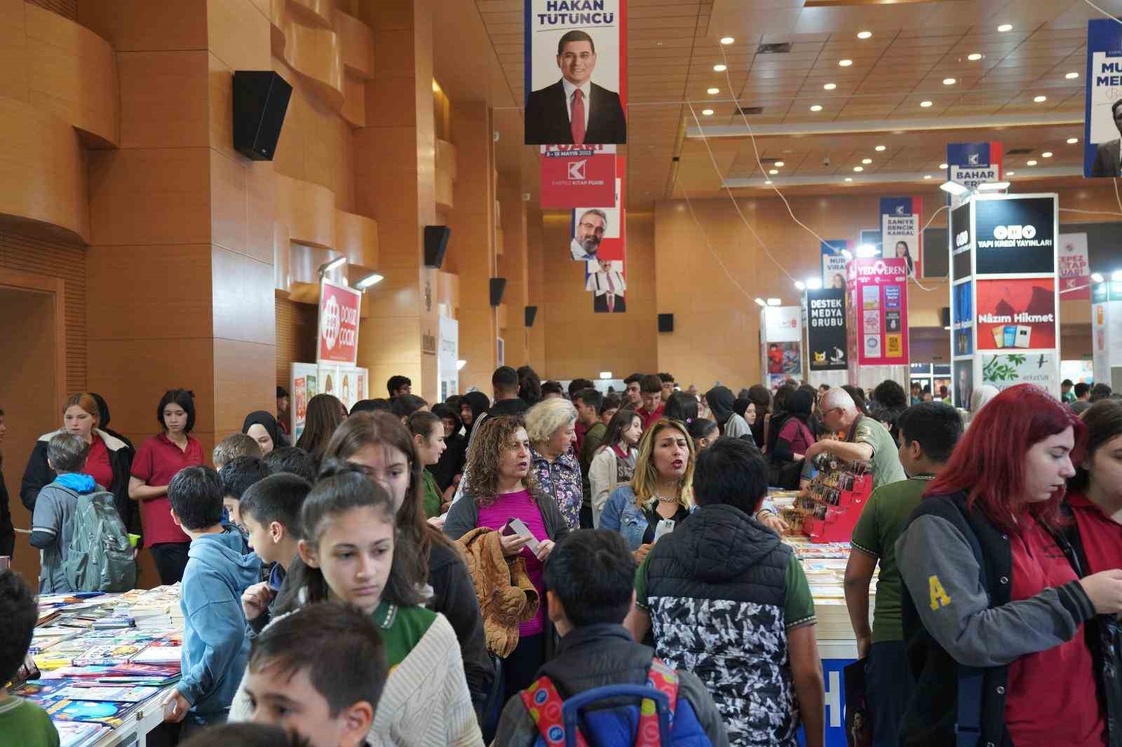 KEPEZ BELEDİYESİ’NİN BU YIL BEŞİNCİSİNİ DÜZENLEDİĞİ KEPEZ KİTAP FUARI KİTAPSEVERLERDEN