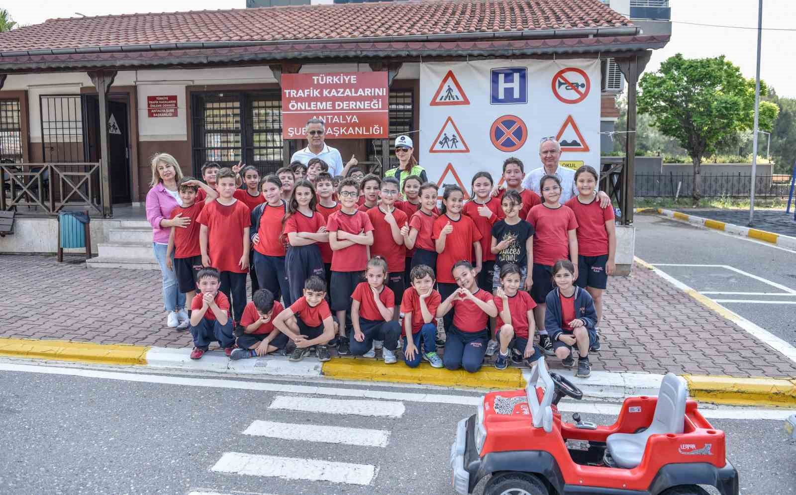KEPEZ BELEDİYESİ, SAKARYA BULVARI’NDAKİ TRAFİK EĞİTİM PARKI’NDA, GELECEĞİN SÜRÜCÜ ADAYLARI