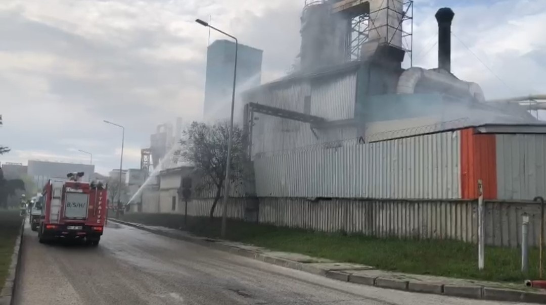KERESTE FABRİKASINDAKİ YANGIN KONTROL ALTINA ALINDI