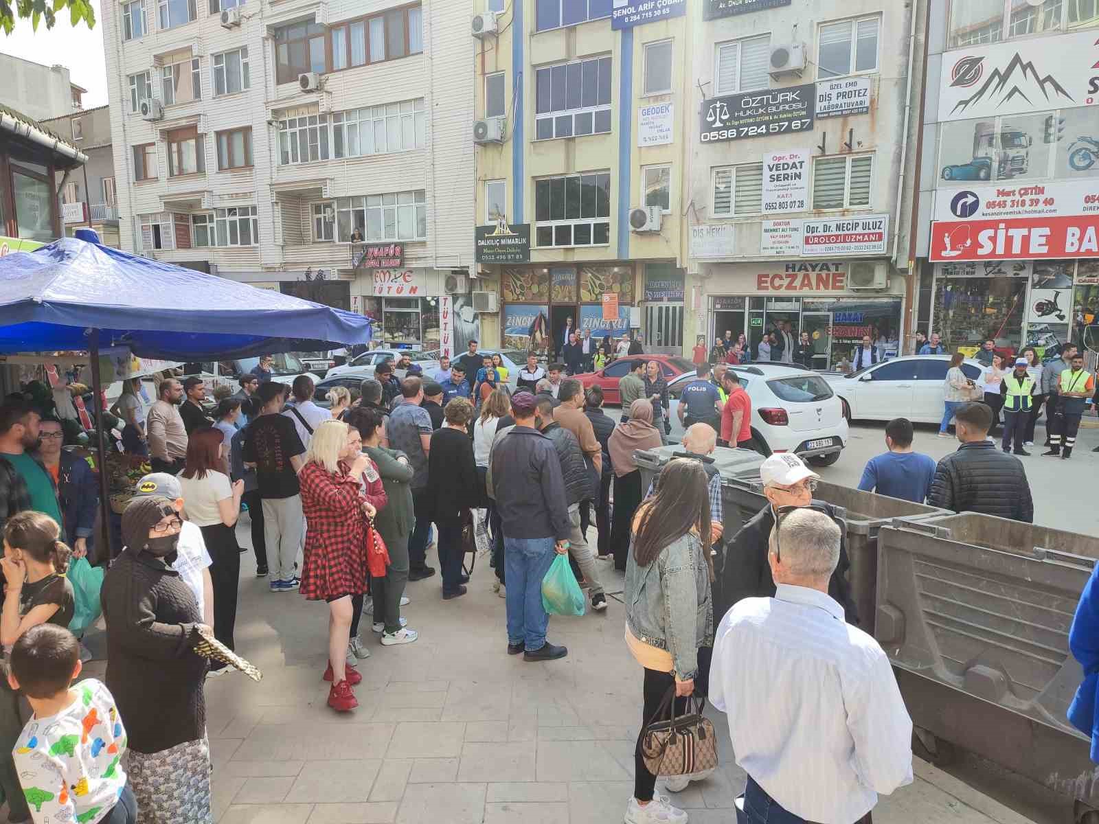 EDİRNE'NİN KEŞAN İLÇESİNDE YAYA GEÇİDİNDEN YOLUN KARŞISINA GEÇEN 11 YAŞINDAKİ