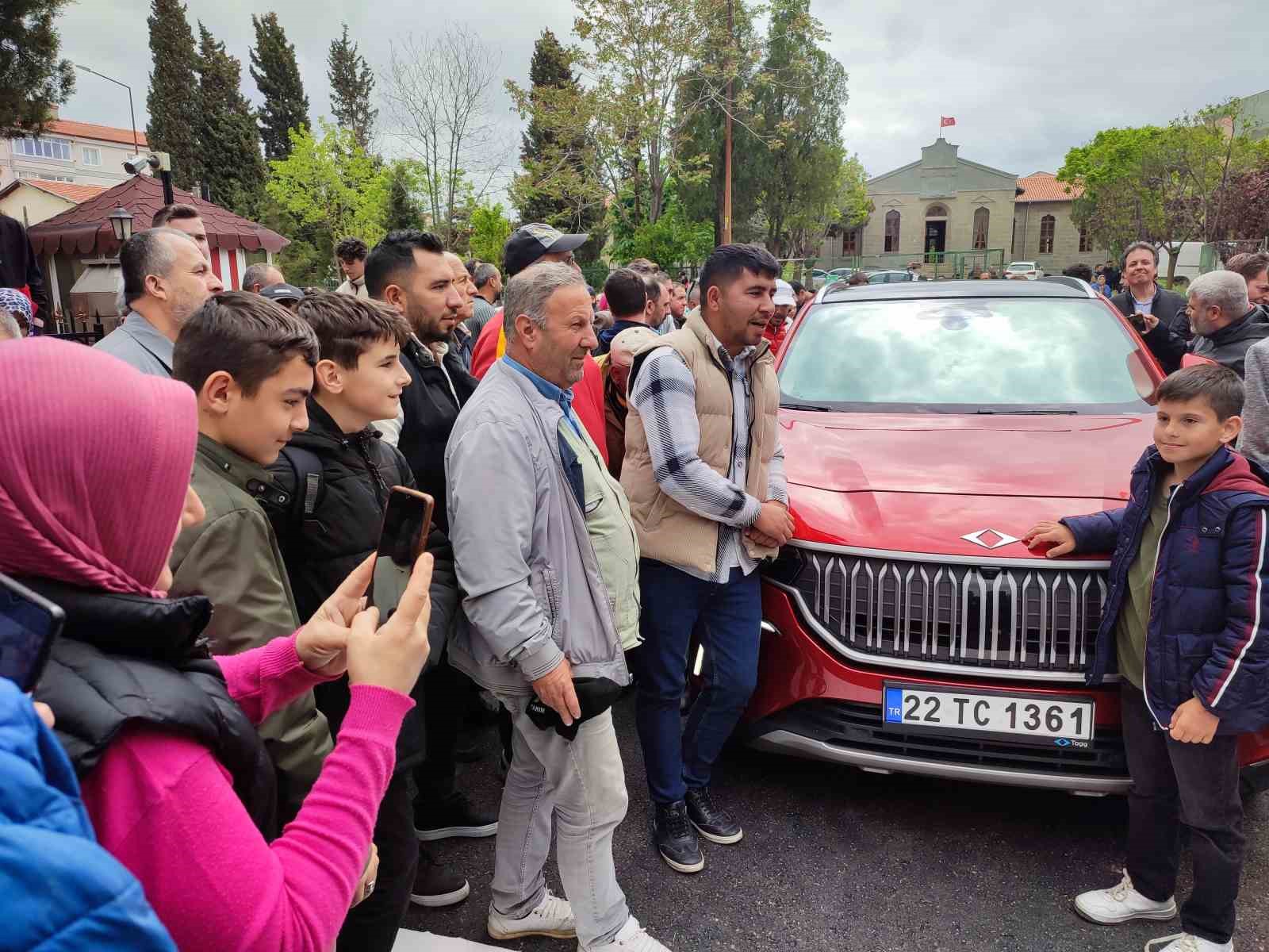 TÜRKİYE'NİN YERLİ VE MİLLİ OTOMOBİLİ OLAN TOGG, KEŞAN'DA DA SERGİLENDİ.