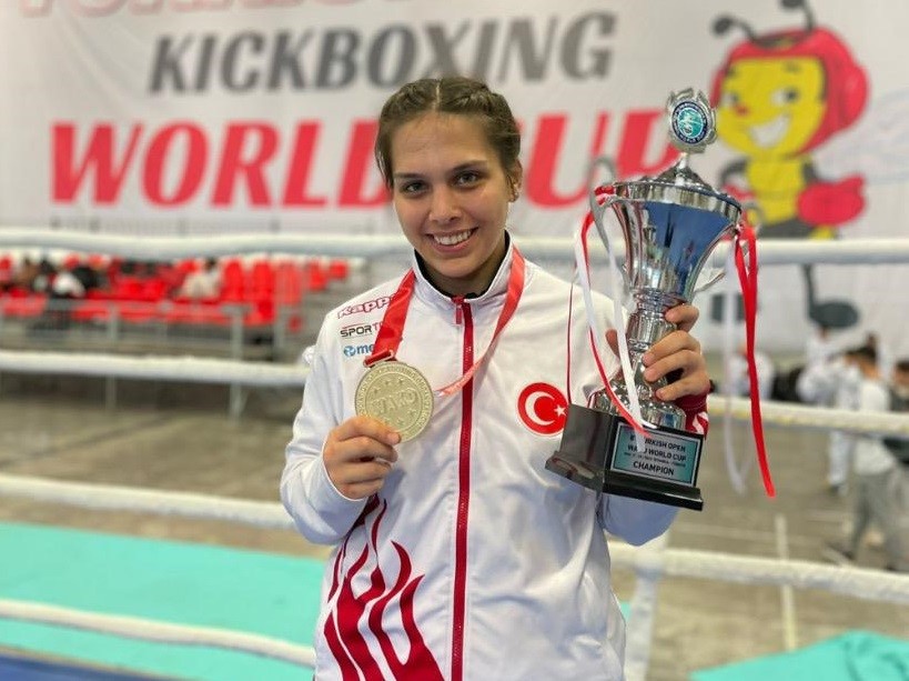 SPORCULARDAN ÜNZİLE SELİN AK, KUPANIN SAHİBİ OLDU. BİRİNCİLİĞİ ELİNDE TUTAN