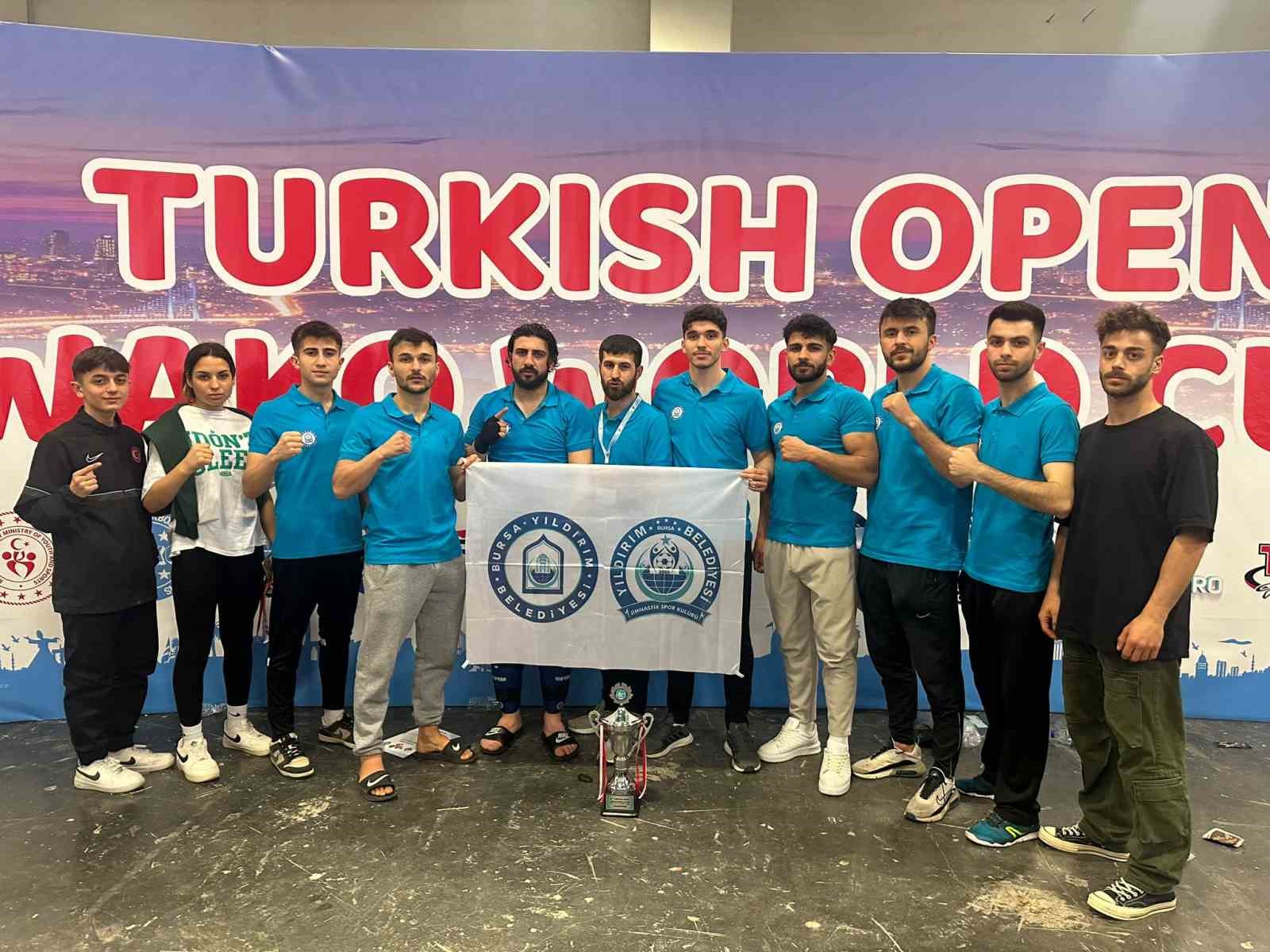 YILDIRIM BELEDİYESPORLU SPORCULAR İSTANBUL’DA DÜZENLENEN 8. ULUSLARARASI KİCK BOKS DÜNYA