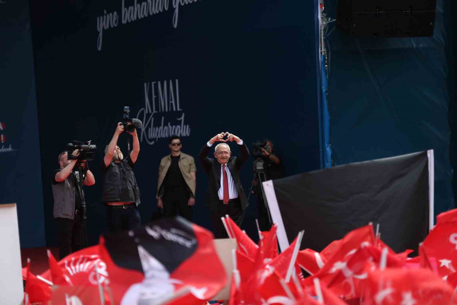 KENDİLERİNE SÜREKLİ 'MASANIN ALTI, MASANIN ÜSTÜ' İFADELERİNİN SÖYLENDİĞİNİ DE BELİRTEN