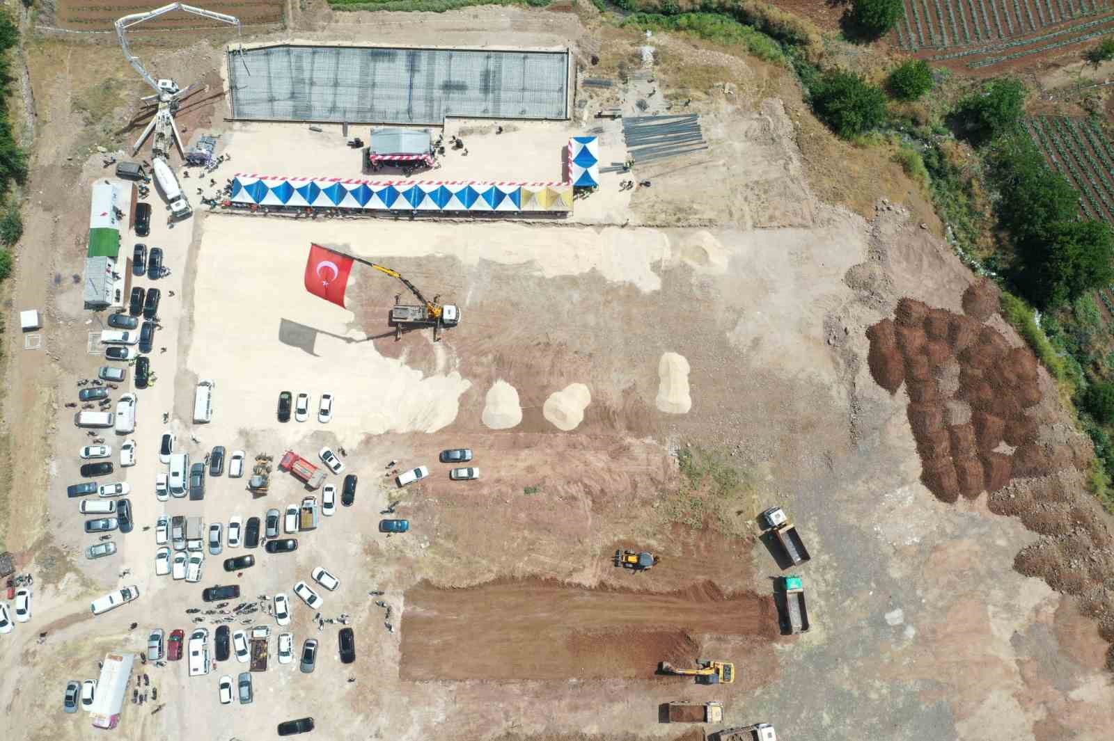 KİLİS’TE 23 BİN METREKAREYE İNŞA EDİLECEK SEBZE HALİ KOMPLEKSİNİN TEMELİ