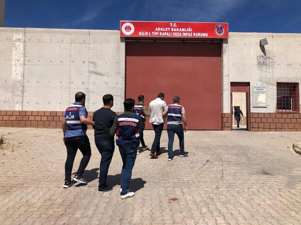 KİLİS’TE JANDARMA TARAFINDAN TIRLARDA YAPTIĞI OPERASYONDA 14 BİN 140 LİTRE
