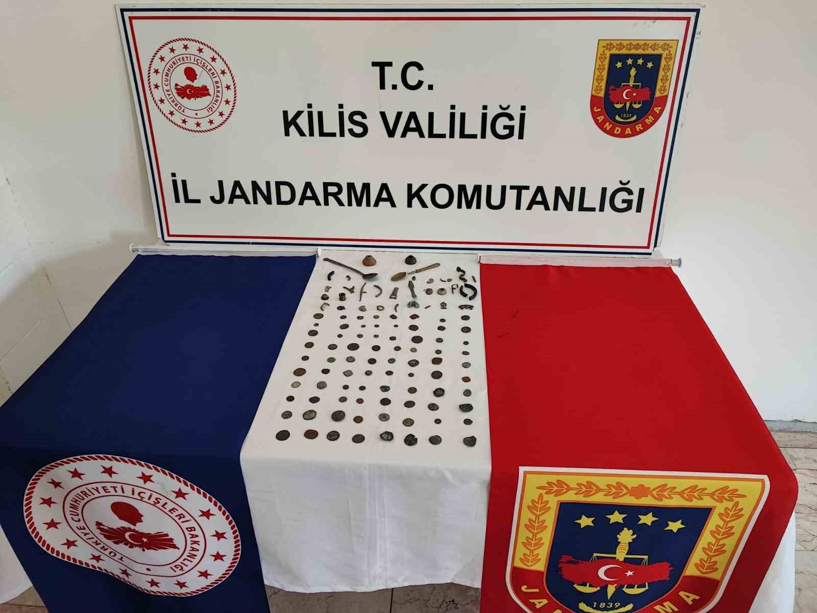 KİLİS'TE TARİHİ ESER NİTELİĞİNDE OLDUĞU DEĞERLENDİRİLEN 80 ADET SİKKE, 36