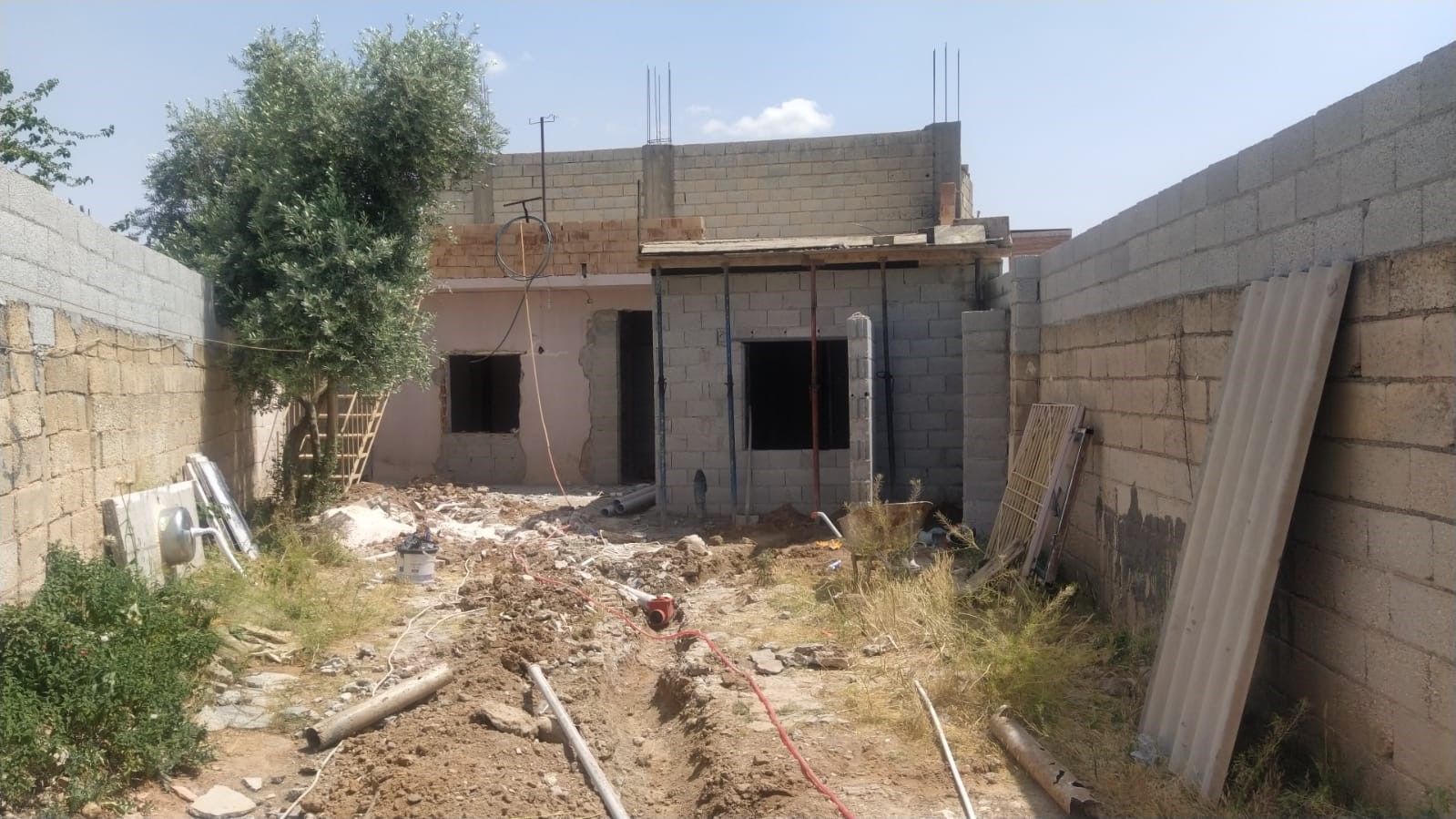 ŞANLIURFA’NIN CEYLANPINAR İLÇESİNDE KİRALADIĞI EVDE TADİLAT YAPAN ŞAHIS, TOPRAĞA GÜMÜLÜ