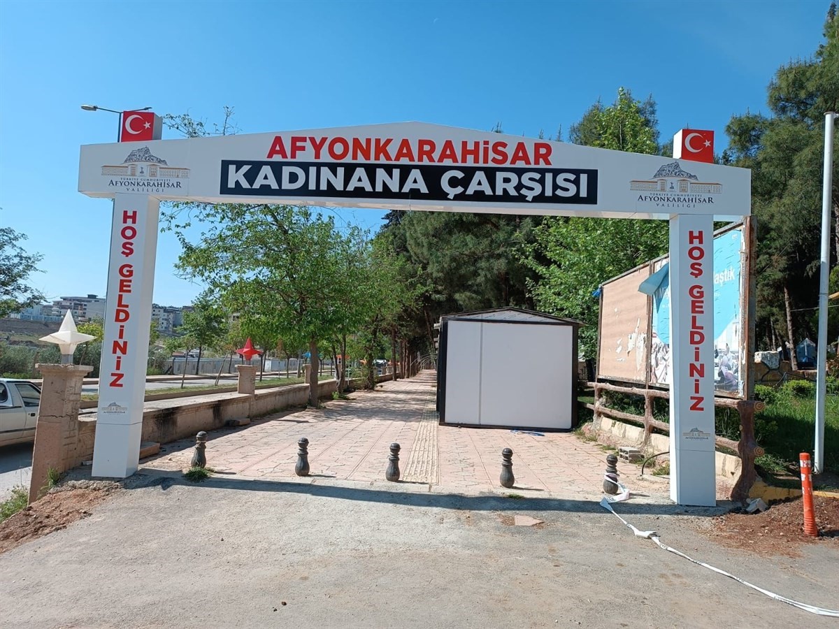 DEPREM BÖLGESİNDE YARALARI SARMAYA KATKIDA BULUNMASI AMACIYLA, AFYONKARAHİSAR VALİSİ DOÇ.
