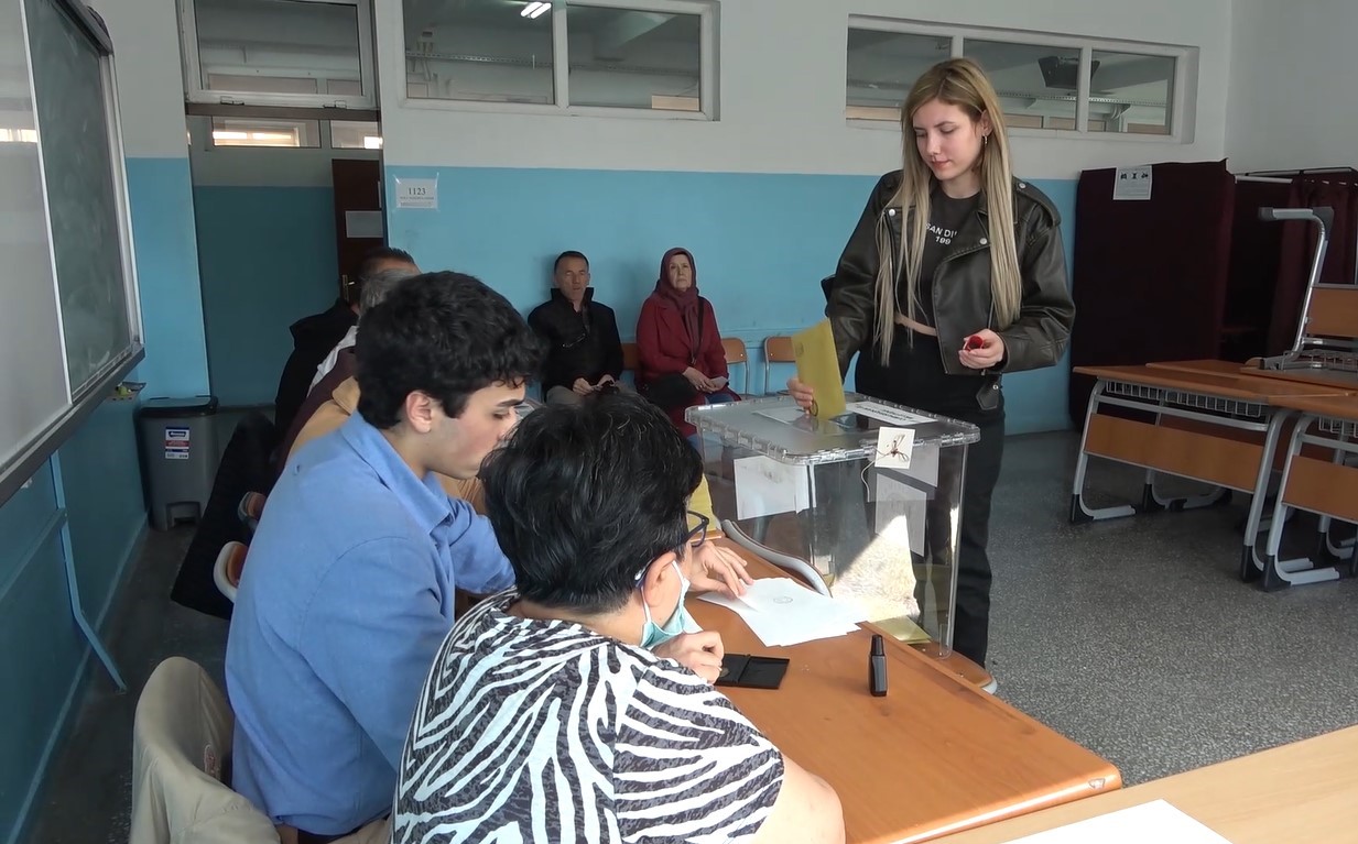 KIRIKKALE'DE SEÇMEN VATANDAŞLAR, OY KULLANMAK İÇİN SANDIK BAŞINA GİTMEYE BAŞLADI