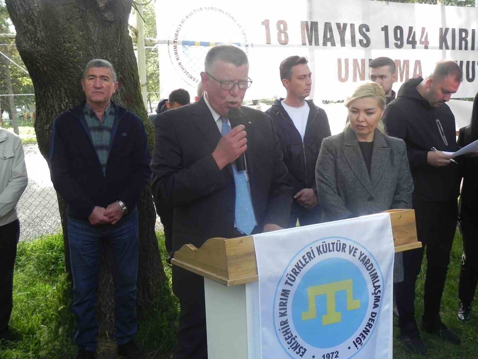TÖRENDE AÇILIŞ KONUŞMASINI GERÇEKLEŞTİREN ESKİŞEHİR KIRIM DERNEĞİ BAŞKANI ERCAN BOZKURT,
