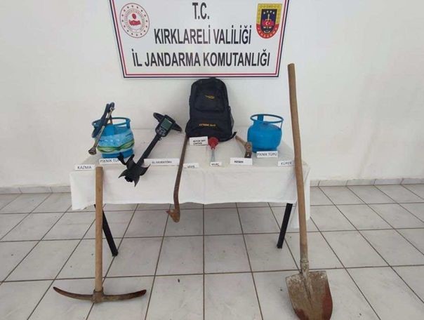KIRKLARELİ'NDE KAÇAK KAZI YAPAN 7 ŞÜPHELİ SUÇÜSTÜ YAKALANDI (FOTOĞRAF: KIRKLARELİ