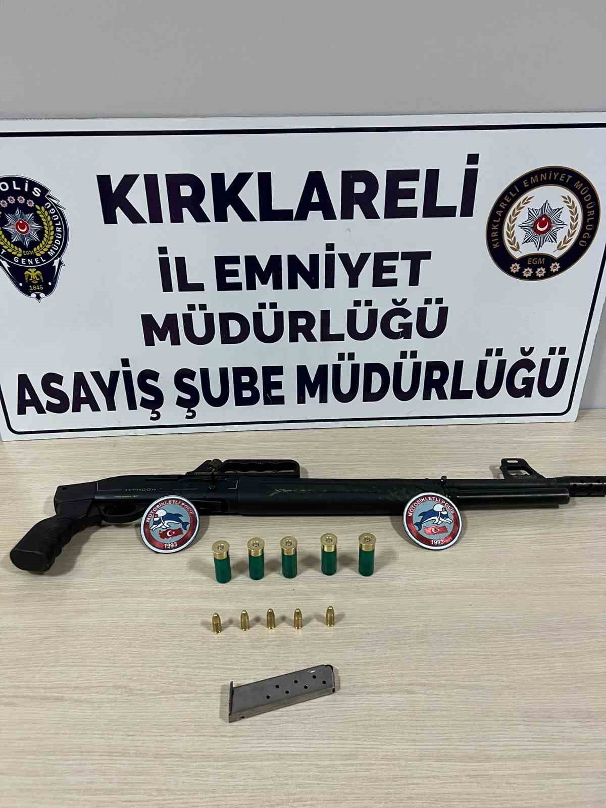 KIRKLARELİ’NDE YAPILAN ASAYİŞ UYGULAMASINDA TABANCA, TÜFEK VE UYUŞTURUCU ELE GEÇİRİLDİ