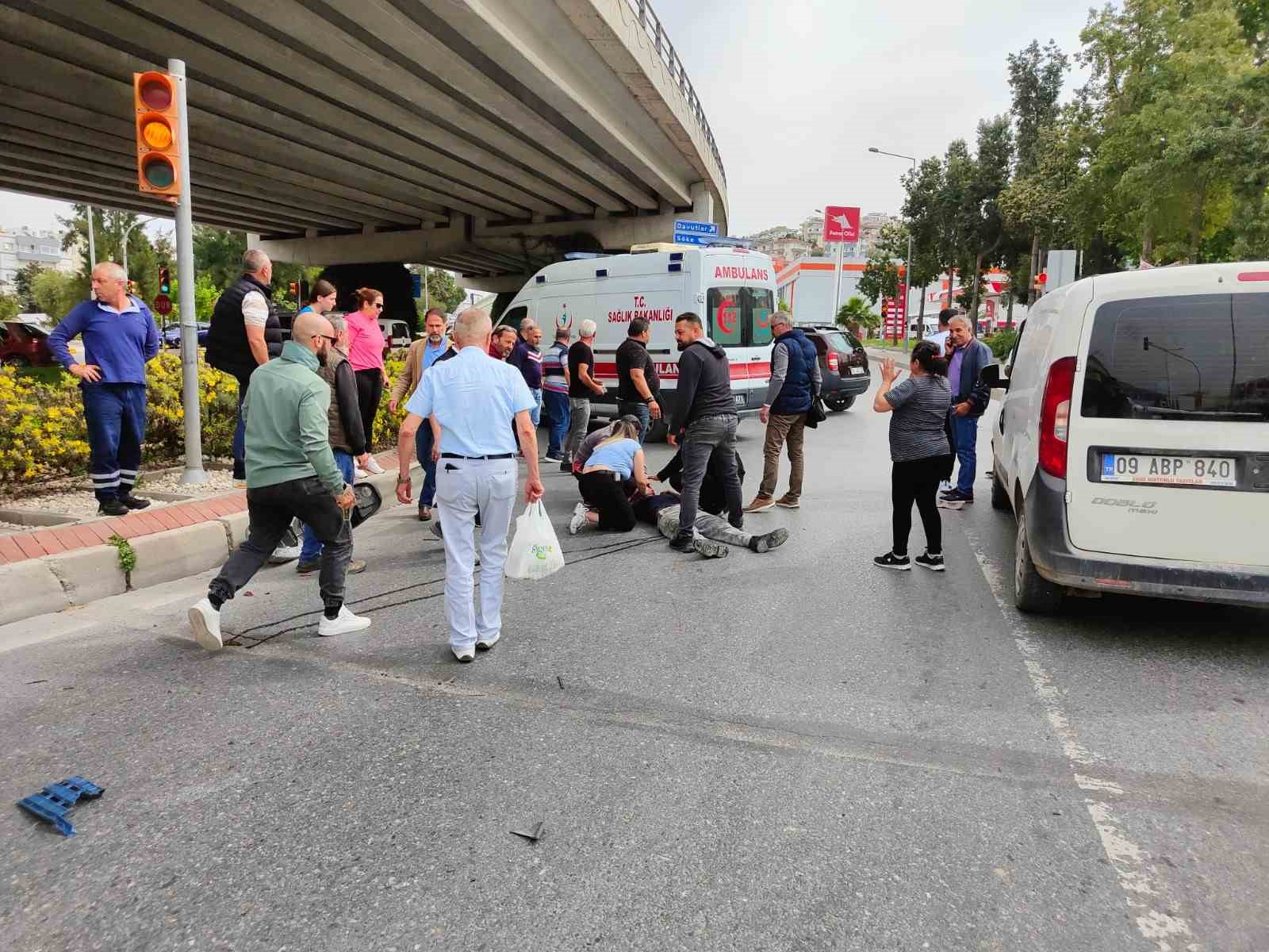 KIRMIZI IŞIK İHLALİ YAPAN SÜRÜCÜ KAZAYA NEDEN OLDU