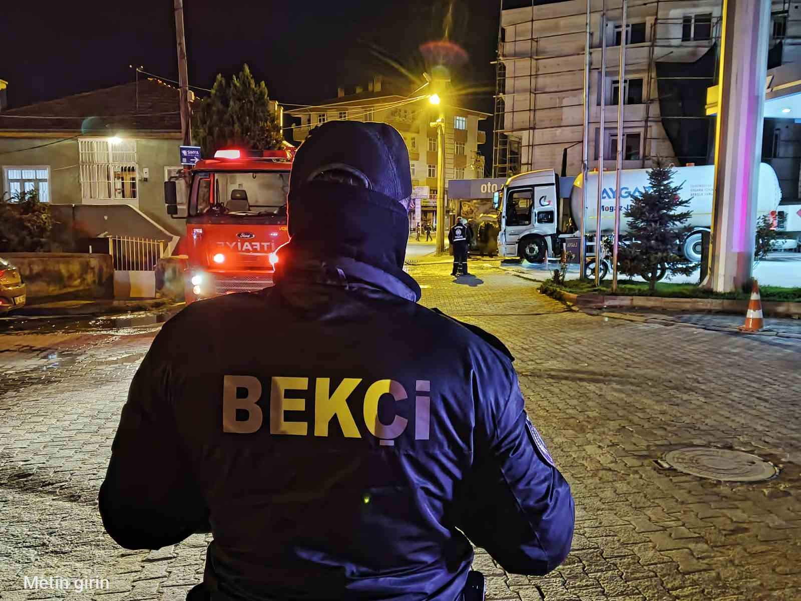 ARANAN ŞAHISLARA YÖNELİK KIRŞEHİR'DE EMNİYET EKİPLERİNİN OPERASYONLARI SÜRÜYOR