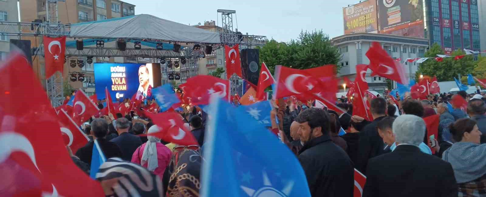 AK PARTİ KIRŞEHİR'DE CACABEY MEYDANINI DOLDURDU
