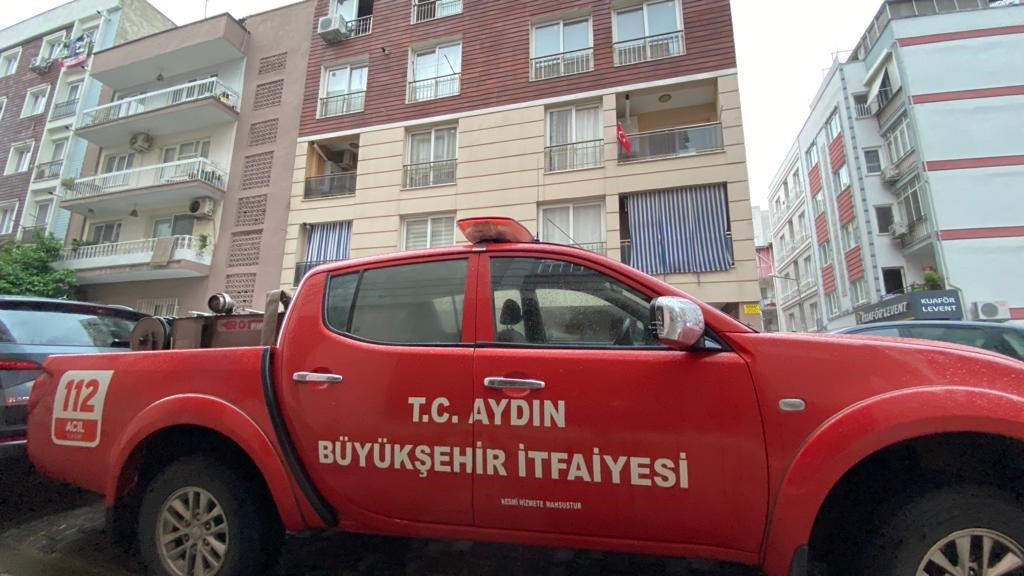 AYDIN'IN EFELER İLÇESİNDEKİ BİR EVDE BUZDOLABININ KISA DEVRE YAPMASI SONUCU