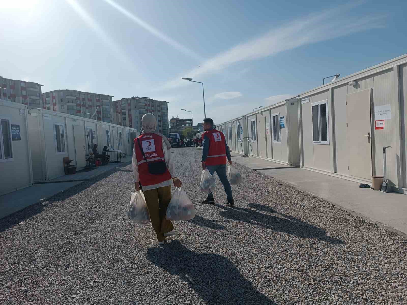 MALATYA’DA KIZILAY YEŞİLYURT ŞUBE GÖNÜLLÜLERİ DOWN SENDROMLU  VE OTİZMLİ