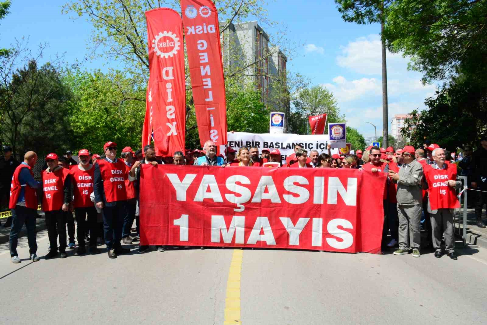 KOCAELİ'DE DE 1 MAYIS EMEK VE DAYANIŞMA BAYRAMI KUTLANDI. KORTEJLE