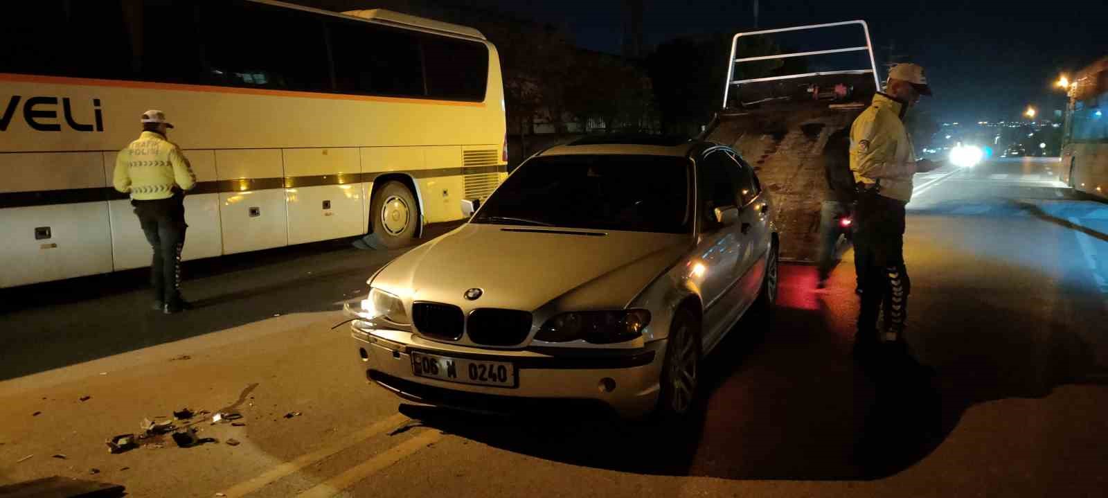 KOCAELİ’NİN GEBZE İLÇESİNDE 2 OTOMOBİLİN ÇARPIŞMASI NETİCESİNDE BİR KİŞİ YARALANDI.