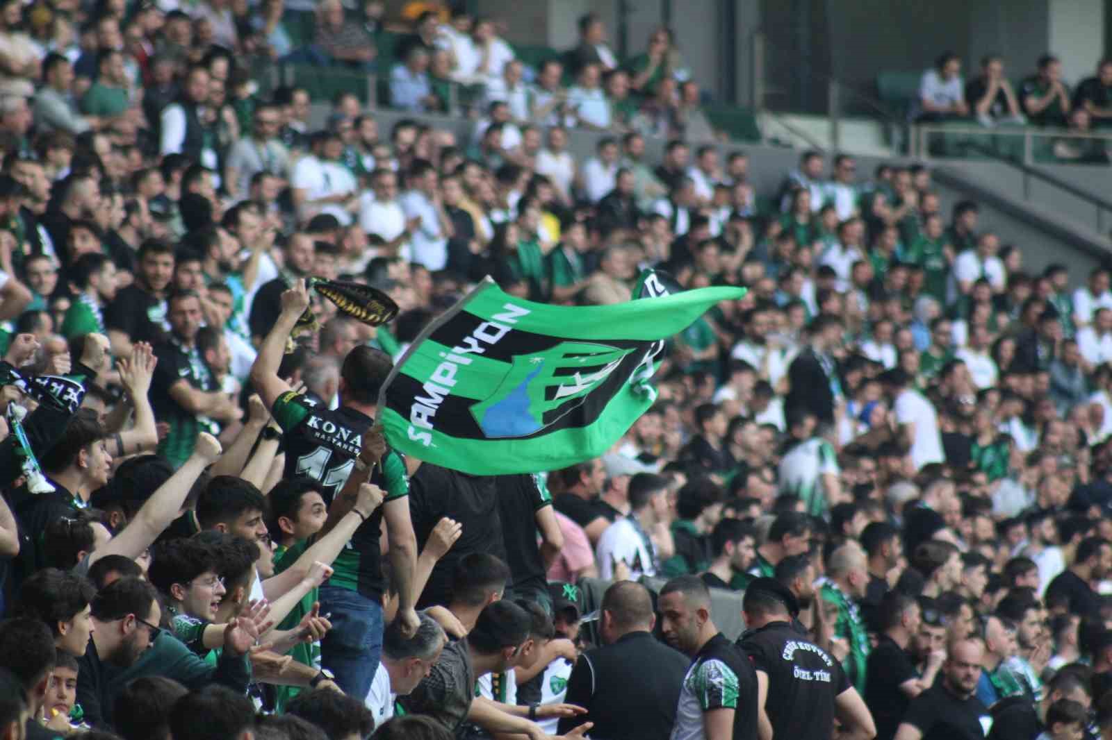 KOCAELİSPOR KENDİ SAHASINDAKİ SON İÇ SAHA MAÇINA ŞAMPİYONLUK İÇİN ÇIKTI.