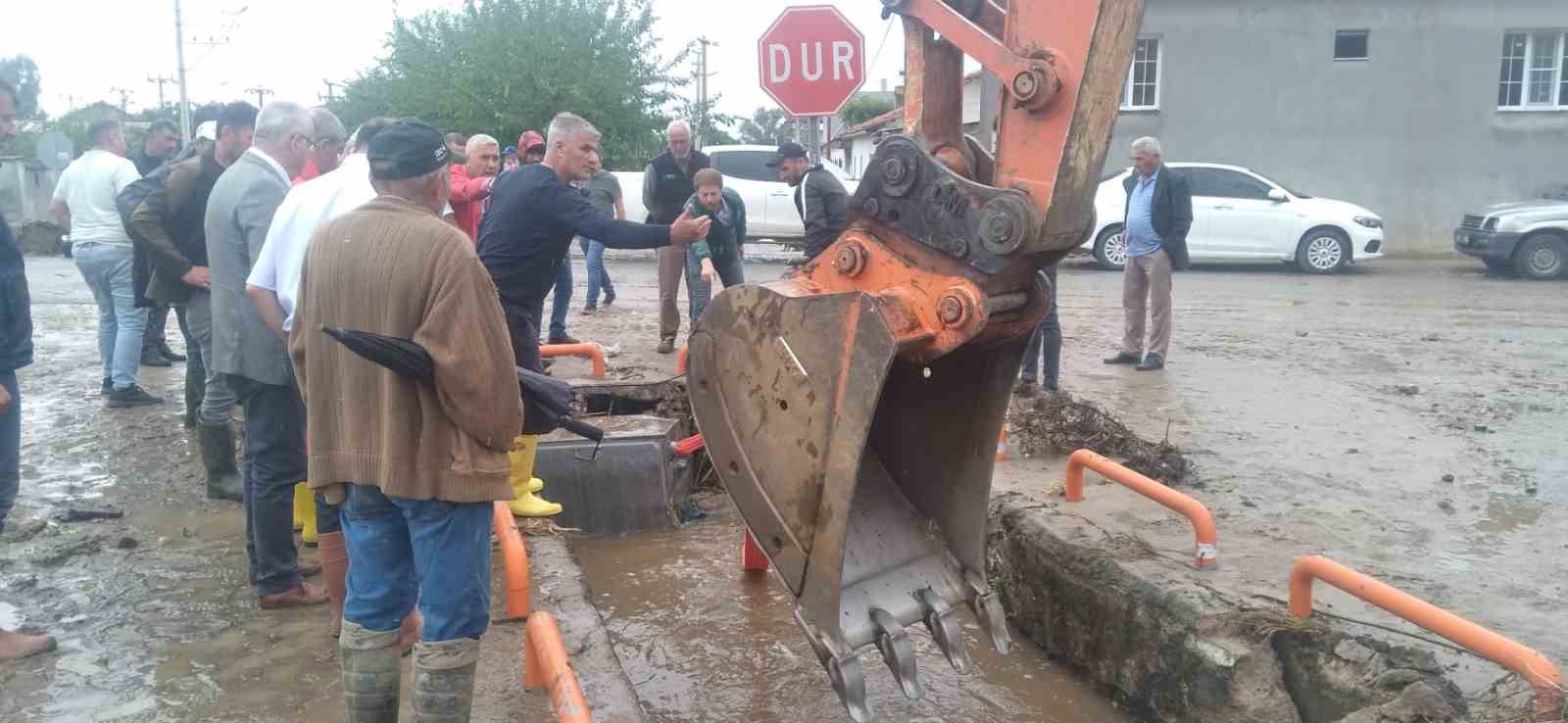 KOÇARLI YENİKÖY İKİNCİ KEZ SEL SULARINA TESLİM OLDU