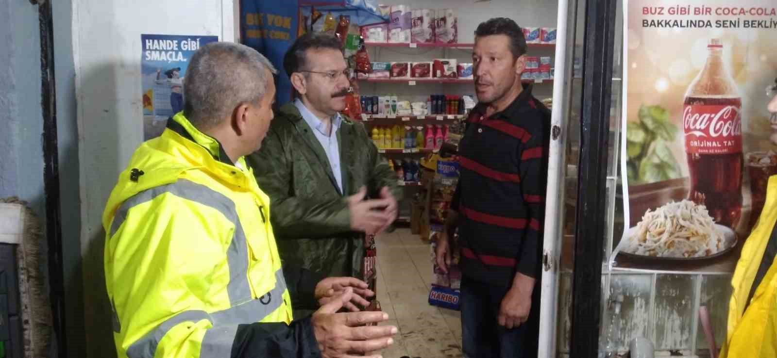 KOÇARLI’DA SAĞANAK YAĞIŞ TAŞKINLARA SEBEP OLDU