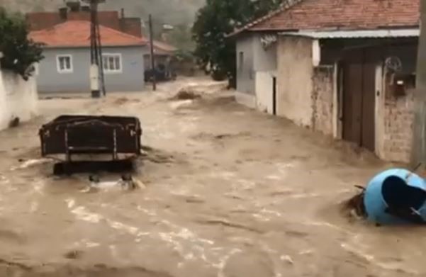 AYDIN (İHA) - AYDIN’IN KOÇARLI İLÇESİNDE MEYDANA GELEN SEL FELAKETİNDE