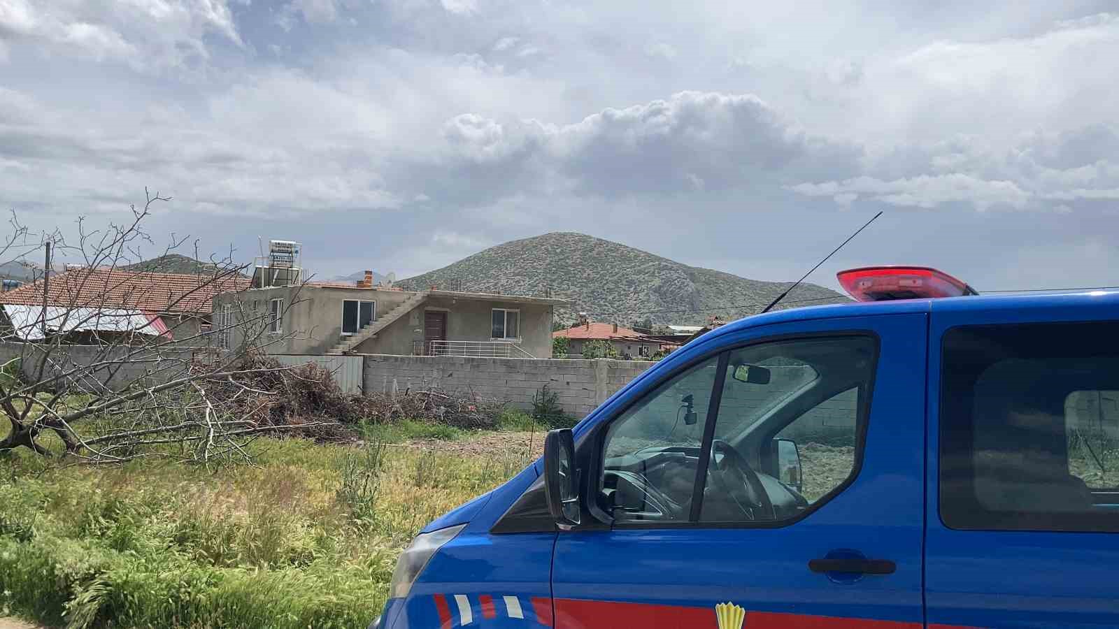 BURDUR’DA SABAH SAATLERİNDE KOCASI İLE ARALARINDA ÇIKAN TARTIŞMA SONUCU CİNNET