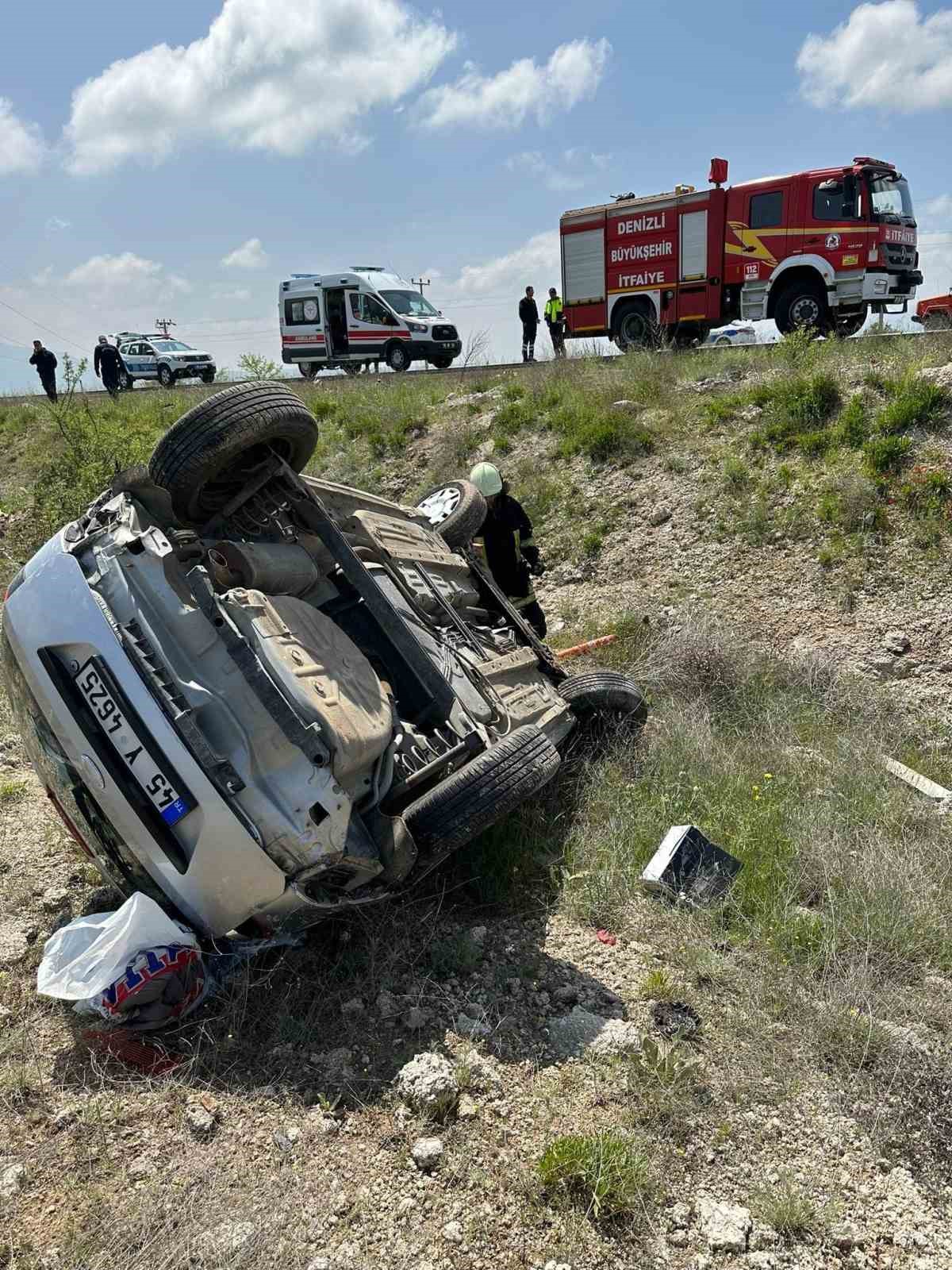 DENİZLİ’NİN ACIPAYAM İLÇESİNDE YOLDAN ÇIKAN OTOMOBİLİN ARAZİYE UÇMASI SONUCU MEYDANA