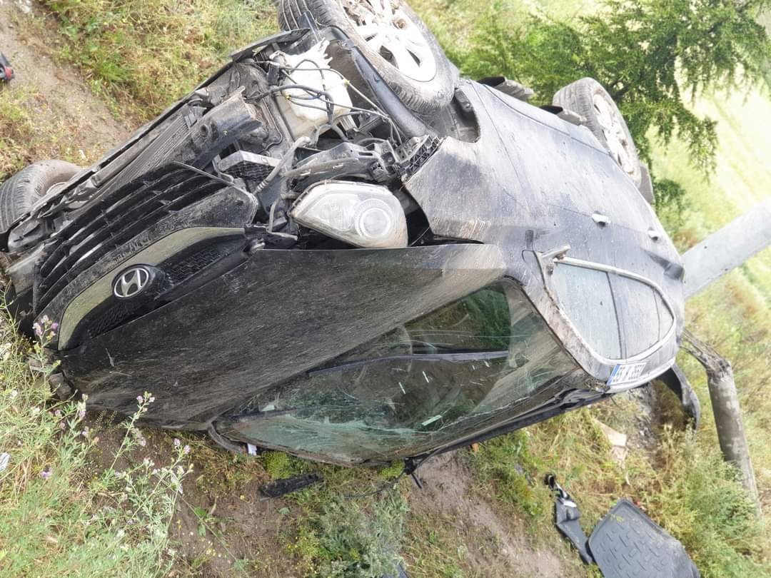 ÇORUM’UN SUNGURLU İLÇESİNDE KONTROLDEN ÇIKAN OTOMOBİLİN TARLAYA DEVRİLMESİ SONUCU MEYDANA