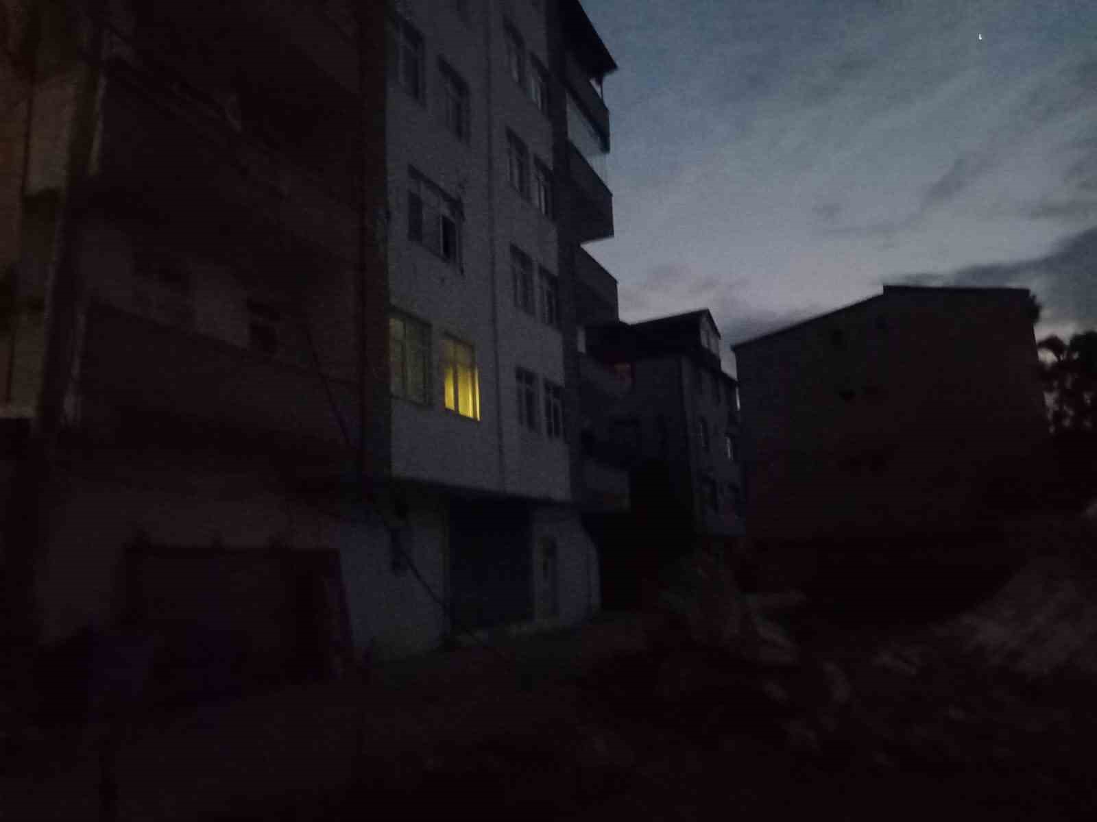 KONTROLLÜ MİNARE YIKIMI İLÇEYİ ELEKTRİKSİZ BIRAKTI