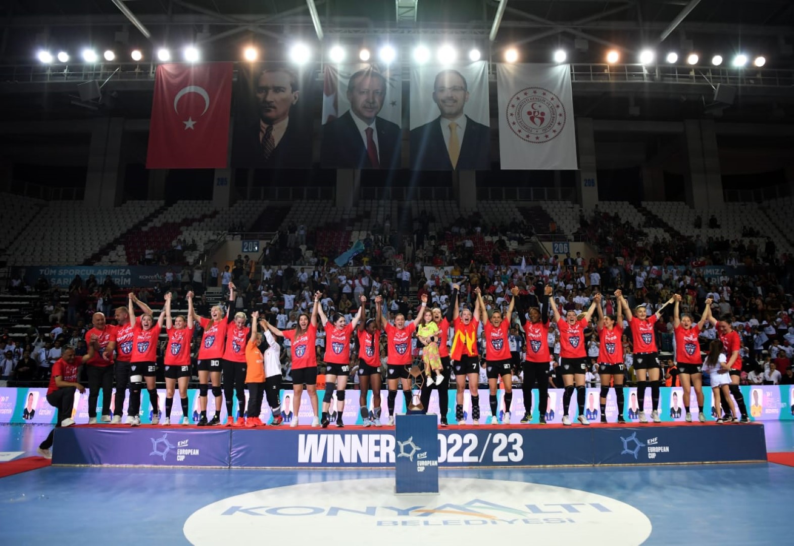 2022-23 EHF HENTBOL KADINLAR AVRUPA KUPASI'NDA İSPANYA'NIN CLUB BALONMAN ATLETİCO