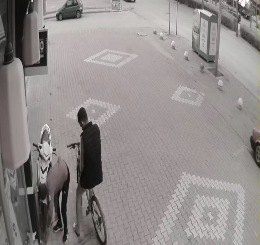KONYA’DA POLİS EKİPLERİNİN ÇALIŞMASIYLA 9 AYRI MOTOSİKLET HIRSIZLIĞI YAPAN 9