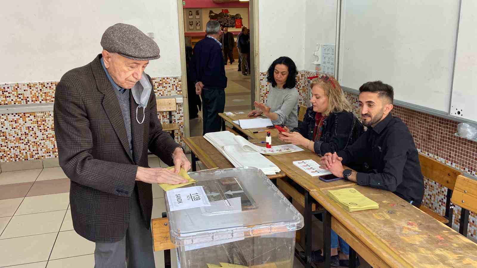 KONYA'DA VATANDAŞLAR CUMHURBAŞKANI VE 28. DÖNEM MİLLETVEKİLİ GENEL SEÇİMİ İÇİN
