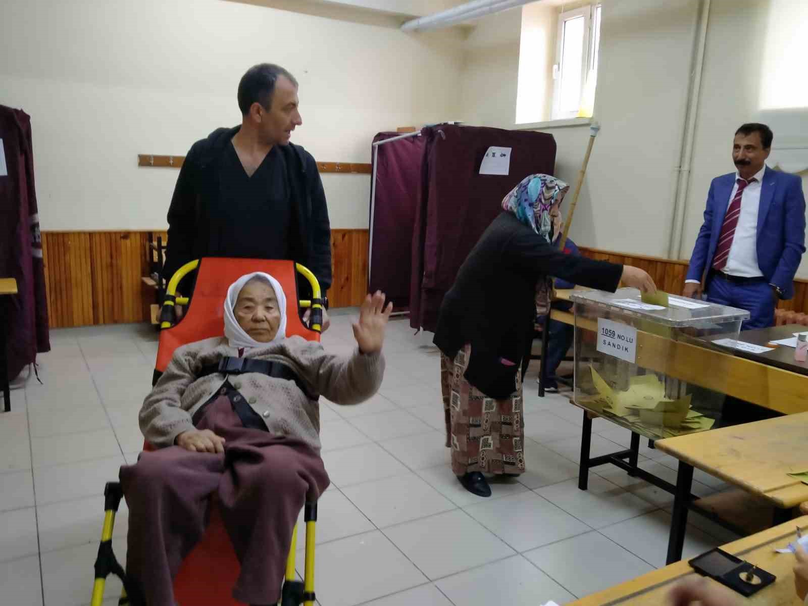 CUMHURBAŞKANI İKİNCİ TUR SEÇİMLERİ İÇİN OY VERME İŞLEMİ KONYA’NIN BEYŞEHİR