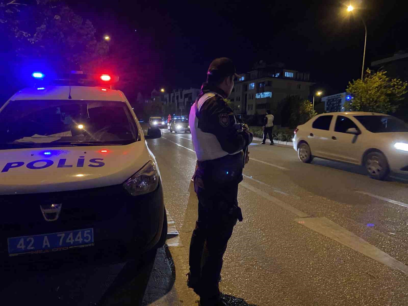 KONYA'DA POLİS EKİPLERİ KENT MERKEZİ GENELİNDE "ŞOK" TRAFİK VE ASAYİŞ