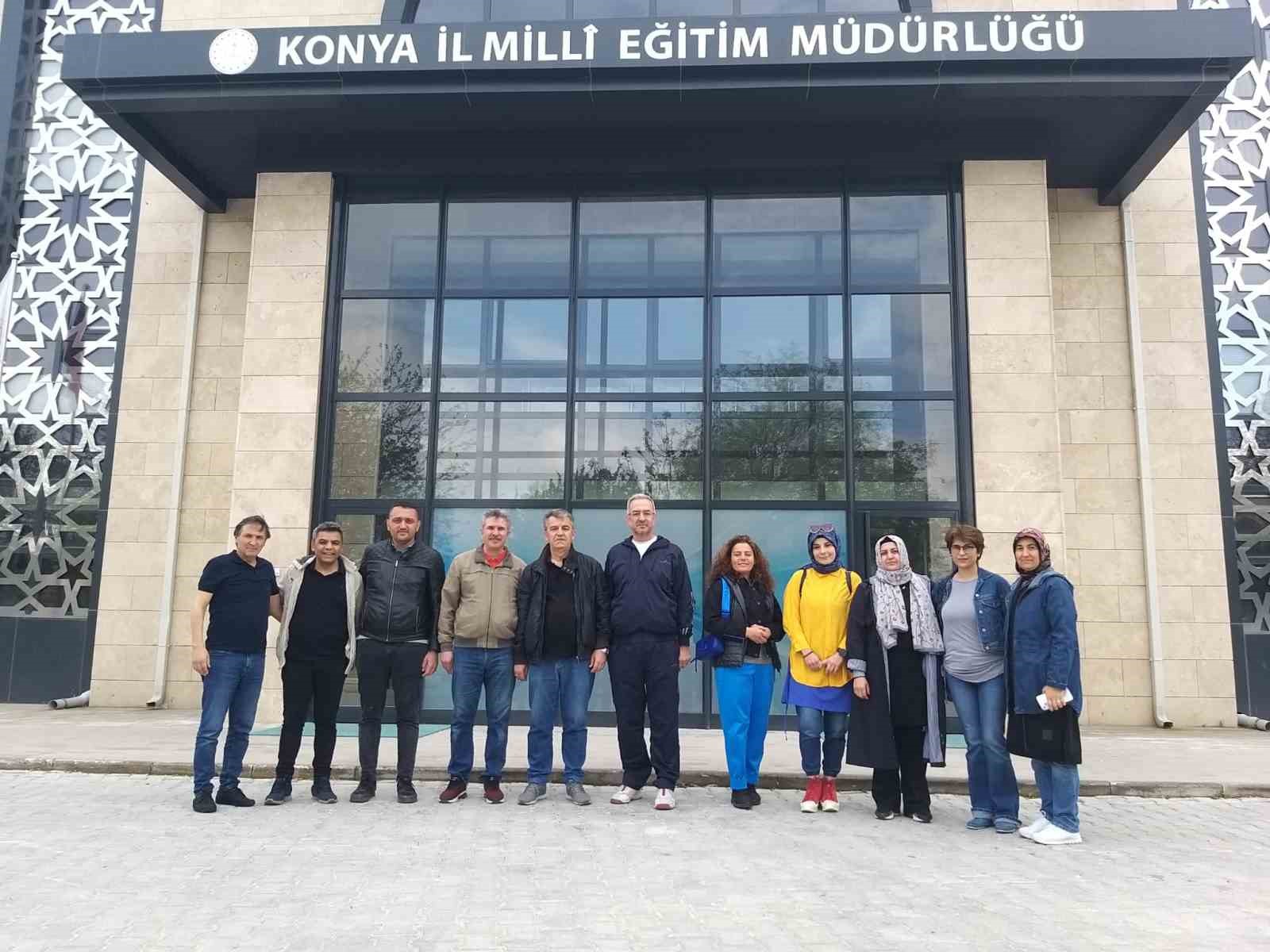 KAHRAMANMARAŞ MERKEZLİ DEPREMLERİN ARDINDAN KONYA'DAN HATAY'A GİDEN GÖNÜLLÜ ÖĞRETMENLER, İSKENDERUN