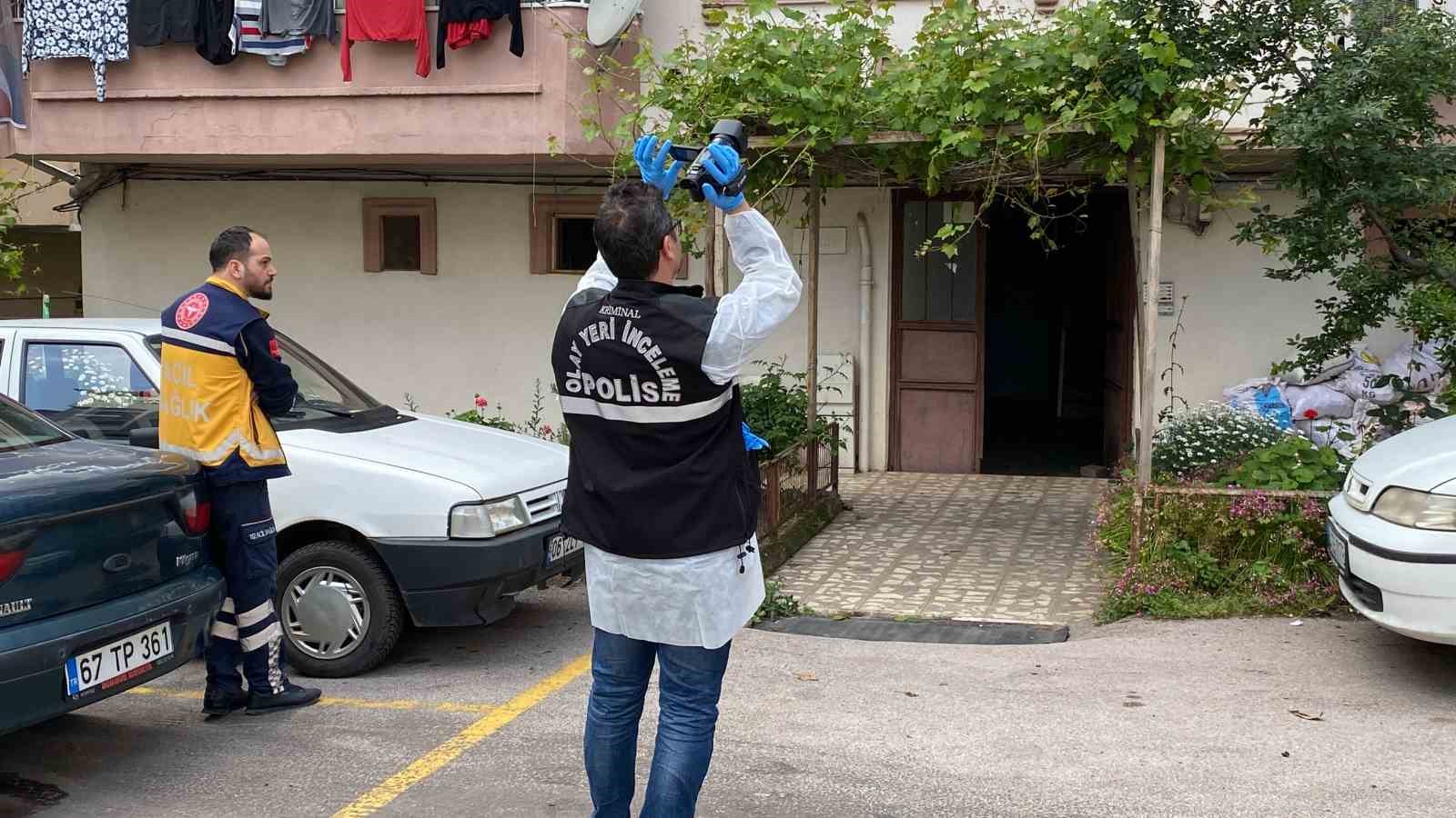 KOCAELİ’NİN KÖRFEZ İLÇESİNDE APARTMANDAN GELEN KOKU ÜZERİNE KOMŞULARIN İHBARDA BULUNMASIYLA