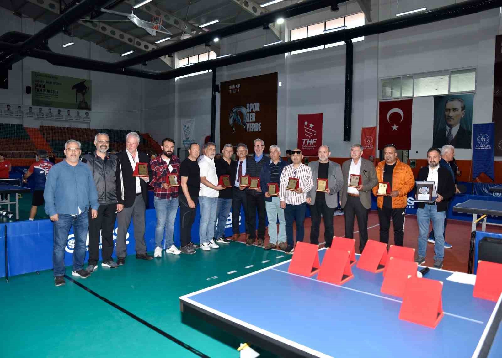 KÖYCEĞİZ’DE VETERAN MASA TENİSİ SPORCULARI HÜNERLERİNİ SERGİLEDİ