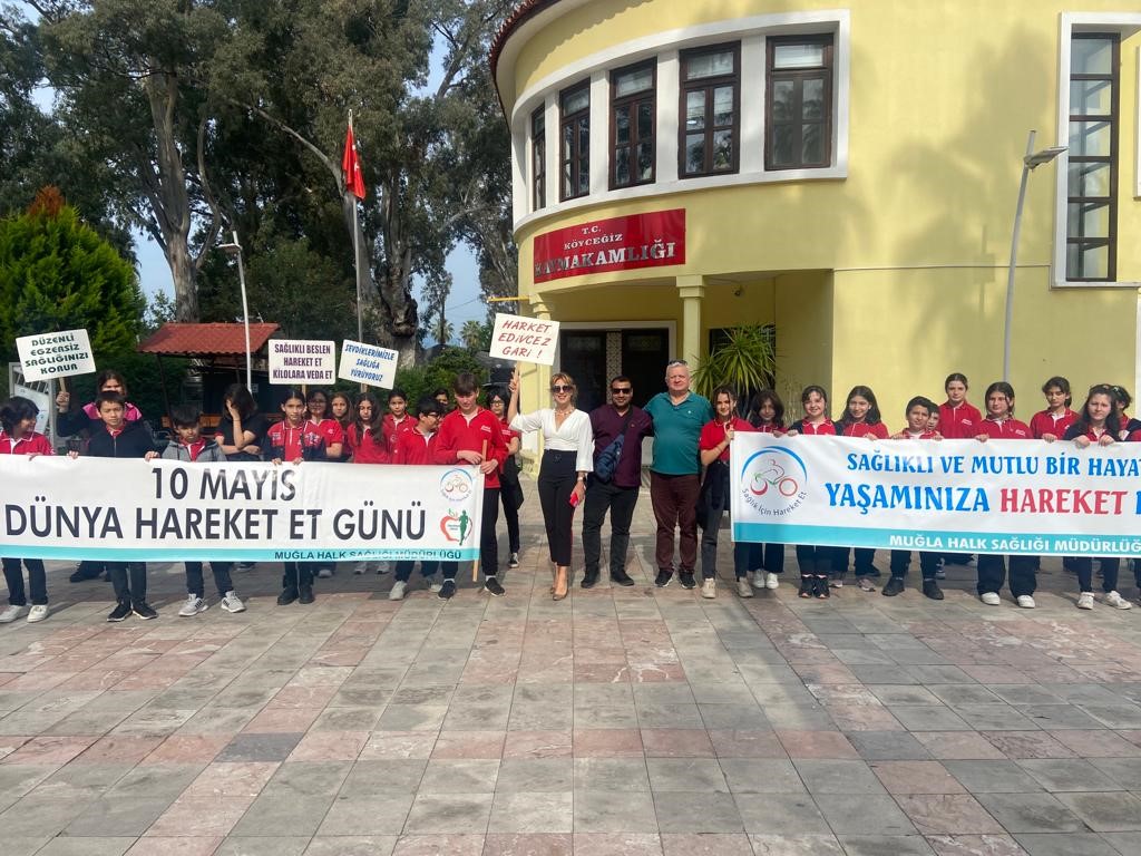 KÖYCEĞİZ’DE YÜRÜYEREK SAĞLIKLI YAŞAMA DİKKAT ÇEKTİLER