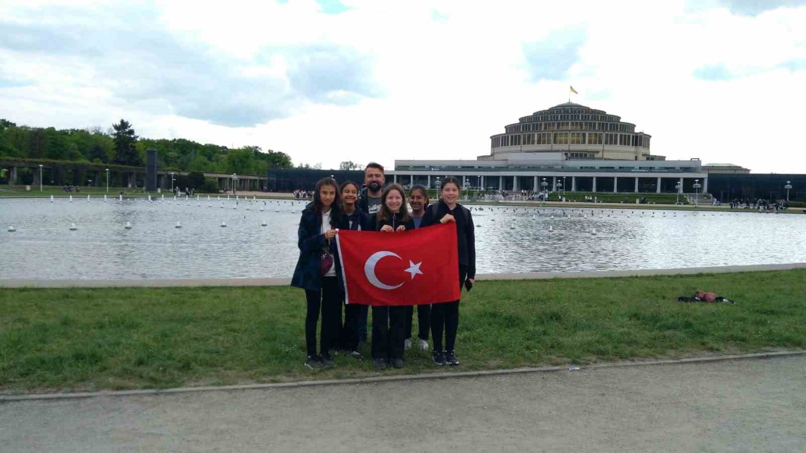 KÖYCEĞİZLİ ÖĞRENCİLER POLONYA’DAKİ EĞİTİMLERİNİ TAMAMLADILAR